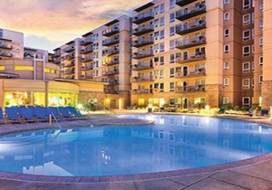 Family Friendly Beachfront Resort on the Promenade!