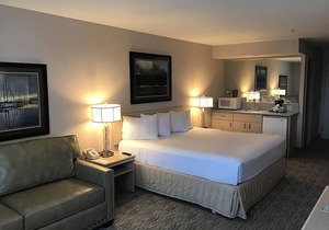 Family Vacay! Comfy Unit, Pool, Sauna and Gym