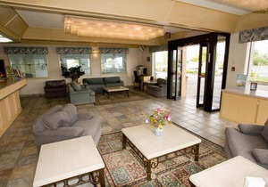Family Vacay! Comfy Unit, Pool, Sauna and Gym