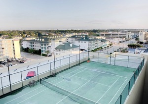 FLASH SALE! Stylish Suite w/Private Balcony, Jetted Tub, WiFi, Gym & Resort Pools