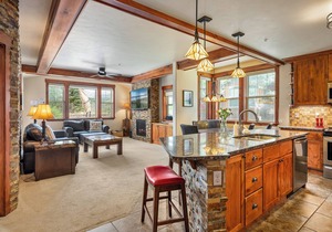 Fraser condo with Mountain Views | Hot Tub & Patio