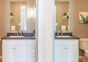 Frontdesk | Bright 1 BR in Business District