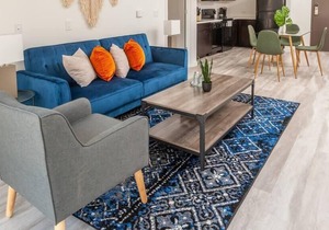 Frontdesk | Bright 1 BR in Business District