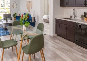 Frontdesk | Bright 1 BR in Business District