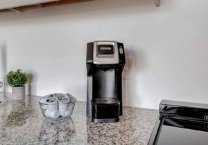 Frontdesk | Open + Bright Studio Apt near UAB