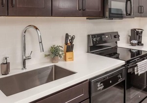 Frontdesk | Spacious 1 BR in Business District