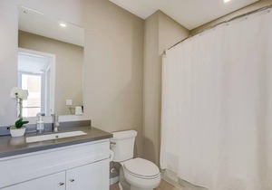Frontdesk | Spacious and Bright 1 BR Apt