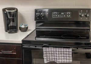 Frontdesk | Trendy and Bright 1 BR Apt
