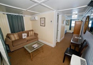 Georgianne Inn & Suites check in 212 Butler Ave