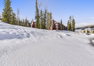 Giant Steps #44 - ski in/out - great location to the slopes
