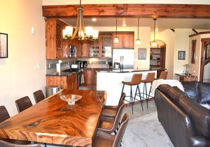 Gorgeous luxury top floor condo! Stunning Mountain Views! Private decks! Garage