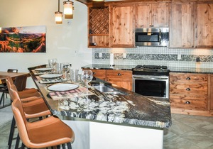 Gorgeous luxury top floor condo! Stunning Mountain Views! Private decks! Garage