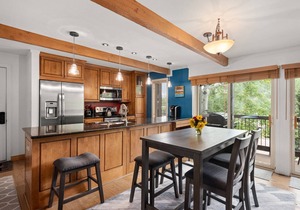 Gorgeous Snowmass Mountain Views! Balcony, W/D, Gas FP, Parking, Pool & Hot Tub. On Shuttle & Path