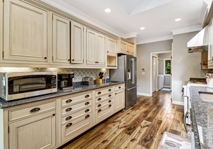 Gorgeous Updated Home with Private Pool Close to Beach - Sleeps 13!