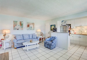 🐚 Gulf Winds Ground-Floor Condo — Beachy Vibes & Easy Access