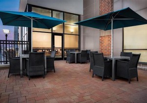 Hampton Inn & Suites Omaha-Downtown