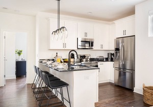 Hart Suite 8 by AvantStay | Gorgeous Town House w/Modern Amenities!
