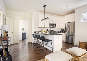 Hart Suite 8 by AvantStay | Gorgeous Town House w/Modern Amenities!