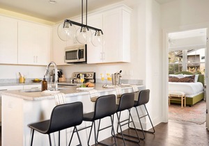 Hart Suite 9 by AvantStay | Gorgeous Town House w/Modern Amenities!