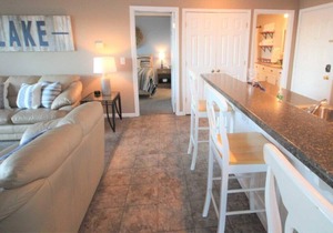 Hawks Nest Condo - Beutiful Lake View! Walk in - no steps! - 2 Full Beds - Best Price & Location!