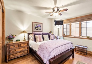 High End Aspen Studio - #407 Walk to Town, Gondola & Lift 1a