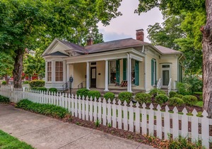 Historic Home in Downtown Franklin - Walk to ALL the Charm & Convenience