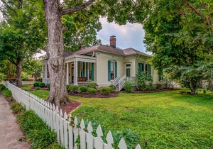 Historic Home in Downtown Franklin - Walk to ALL the Charm & Convenience
