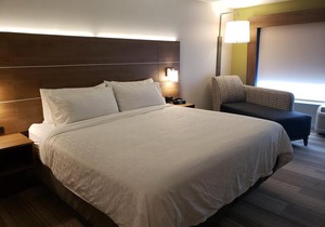 Holiday Inn Express & Suites Nashville North - Springfield, An IHG Hotel