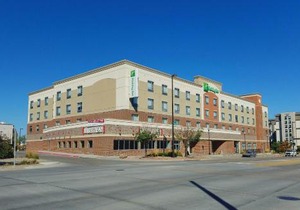 Holiday Inn Omaha Downtown - Waterpark by IHG