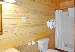 Hotel Style Suite with Two Queen Beds - Minutes from Downtown!