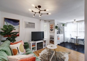 Hyde Park Guesthouse w/Parking & Private Entry