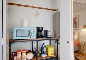 Hyde Park Guesthouse w/Parking & Private Entry
