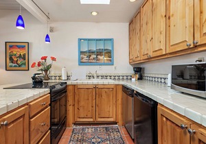 Incredible Downtown Location, Beautiful Fort Marcy Condo