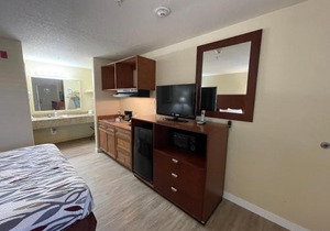 Kenedy Inn and Suites