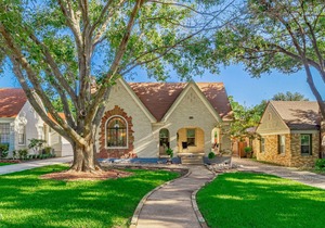 Kessler Park Bungalow - Walking distance to Bishop Arts District