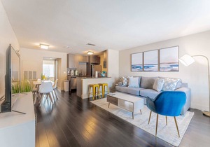 King bed 1BR close to Downtown w fast wifi