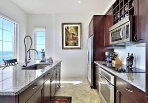 King of Diamonds | Beachfront, Curved Balcony!