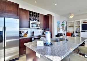 King of Diamonds | Beachfront, Curved Balcony!