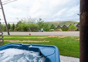 Lake Access Townhouse #19 w/Hot Tub, & Shuffleboard!