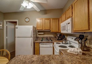 Lake Winni Haven: 3BR Condo, Deck, Full Kitchen