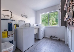 Lakeside Serenity: 1BD Villa with Private Deck