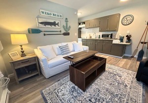 Lakeside Serenity: Charming One-Bedroom Villa