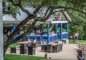 LakeTravis Bungalow 3: Free waterpark, low cleaning fee