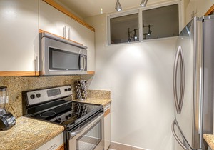 Lanai Building w/AC! 100% Oceanfront -The Mahana 8th floor, 1BR/2BATHROOMS!