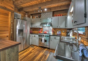 Large Deck, Layered Mountain Views, Gorgeous Cabin