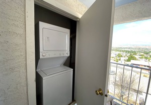 Las Palmas Resort 124 | Mesa Views, Accepts Nightly & Monthlies, Grill, and fully stocked kitchen