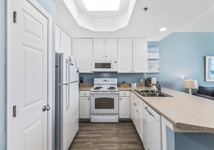 Lighthouse 317 - Beachfront with views!