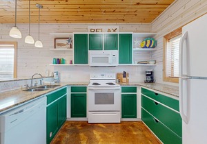 Located in Town, Close to beach, Shared Pool, Golf Cart Access