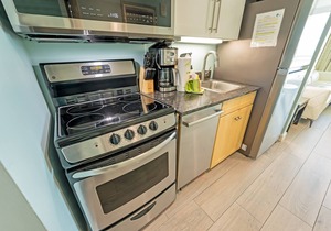 Low Floor,Modern Building, Pools Direct Oceanfront