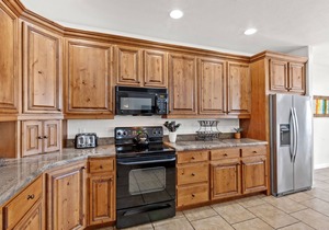 LP 1806 | 3 BD with an Indoor Fireplace, Old School Arcade Machine, and Resort Access